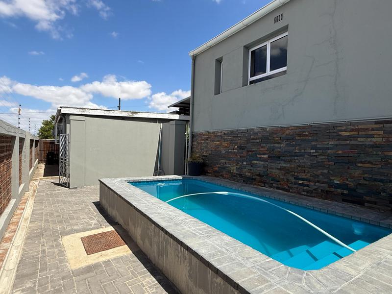 4 Bedroom Property for Sale in Amandelrug Western Cape